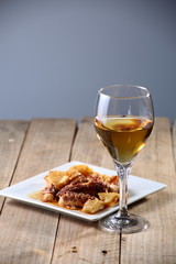 bodegón de comida y bebida