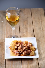 bodegón de comida y bebida