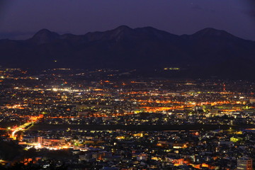 Fototapeta premium 朝焼けの岩手山