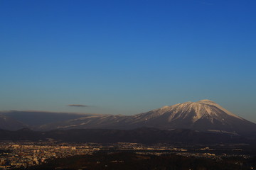 朝焼けの岩手山