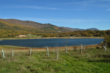 Fototapeta premium Nice Sunny Day To Enjoy From The Shore Of The Pajero Reservoir. November 14, 2015. Nature, Travel, Landscapes. The Pajarero Reservoir. Santa Maria Del Tietar Avila. Spain.