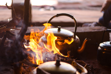 Arabischer Tee in der W&uuml;ste Wadi Rum, Jordanien
