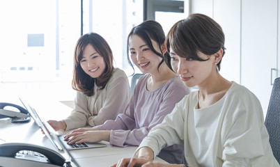 女性のビジネスシーン