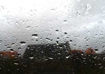 Regentropfen am Fenster