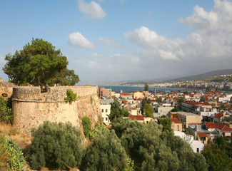 Fototapeta na wymiar Rethymnon city and castle wall