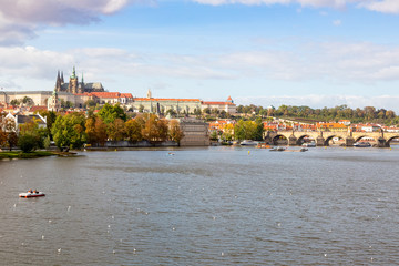 Obraz premium Rynek w Pradze Republika Czeska, wschód słońca na panoramę miasta w astronomicznej wieży zegarowej