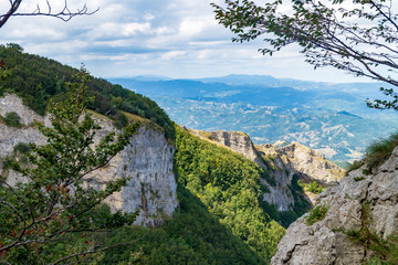 Lungo il sentiero 201 da val d'abisso al monte Nerone