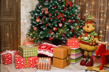 Fototapeta na wymiar Christmas tree, gifts
