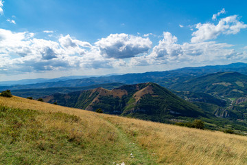 Lungo il sentiero 201 da val d'abisso al Monte Nerone