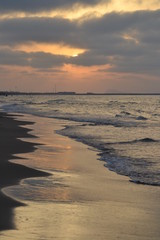 Obraz premium Niesamowity widok na plażę z błękitnym morzem w Maroku latem