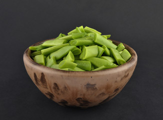 Stangenbohnen geschnitten in Schale