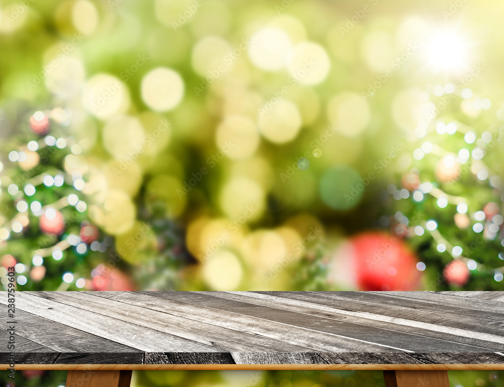 Poster Grunge blank wooden table top with abstract blur christmas tree background with bokeh light,Holiday backdrop,Mock up for display or montage of product.