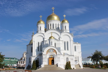 Fototapeta na wymiar Дивеевский монастырь