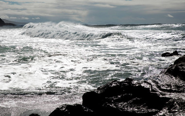ocean waves breaking natural background
