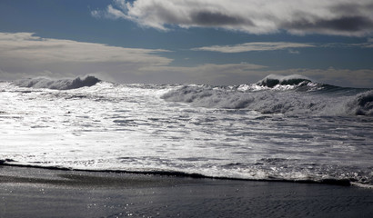 ocean waves breaking natural background
