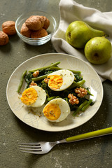hard-boiled eggs with spinach salad, green beans and walnuts