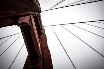 Obraz premium Golden Gate Bridge - naso in su 