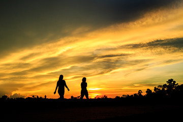 Fototapeta na wymiar silhouette of man and woman at sunset