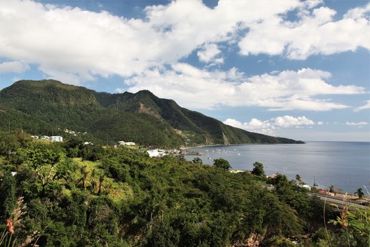 Guadeloupe, les monts Cara&iuml;bes vues du fort Delgres