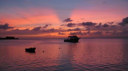 Fototapeta na wymiar Carribean Sunset on Water
