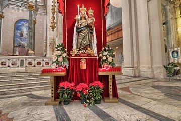 Statua della Madonna di Bonaria. Cagliari