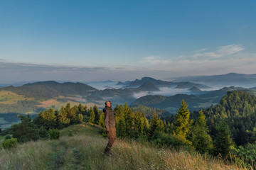 Obraz premium Morning in national park Pieniny with sunny shine over green meadows
