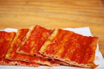 Pizza rossa romana