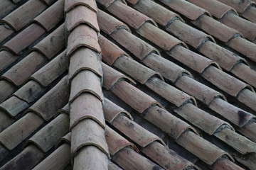 roof of tiles