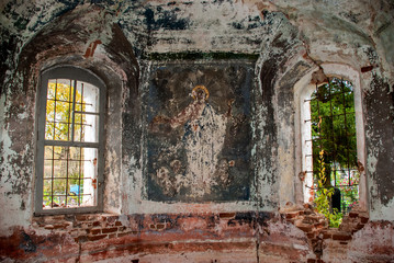 Fototapeta na wymiar destroyed fresco in a destroyed church in the Rybinsk area