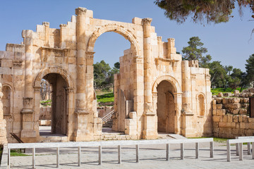 Obraz premium grand arch in antique roman city