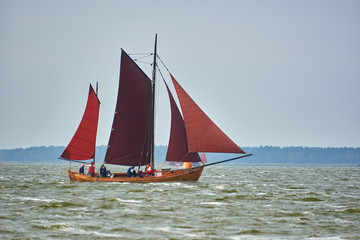 Zeesboot Regatta im Saaler Bodden
