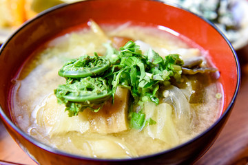 山菜味噌汁