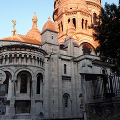 Fototapeta premium Basilique du Sacré-Coeur de Montmartre au coucher du soleil