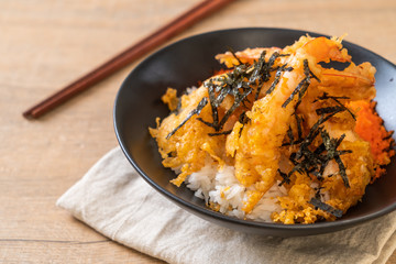 shrimps tempura rice bowl with shrimp egg and seaweed