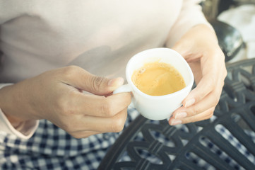 Girl holding coffee cup in hand.