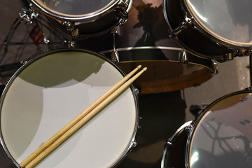 Plakat Closeup of drumsticks lying on the professional drum set. Drummer equipment. 