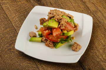 Tuna and avocado salad