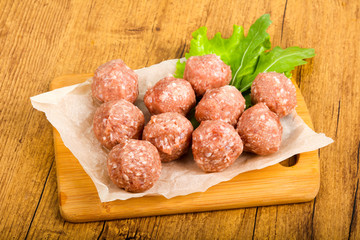 Raw meat balls