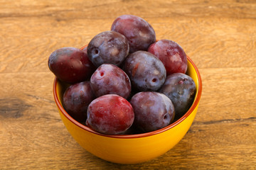 Plums in the bowl