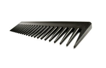 brush,hair,black,wihte,object,barber,hairbrush,plastic.