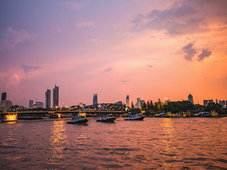 Obraz premium CityScape of Bangkok City and Chao Phraya River with Beautiful Sunset in Bangkok City Thailand
