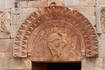Muttergottesdarstellung am Kloster Norawank in Armenien