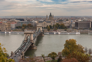 Fototapeta na wymiar Szechenyi chain bridge budapest, with St. Stephen's Basilica, in the background