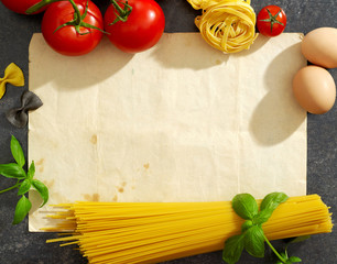 Obraz na płótnie Canvas Old paper, pasta and ingredients