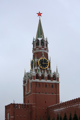 Fototapeta na wymiar Spasskaya Tower of the Moscow Kremlin on Red Square in Moscow