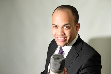 Naklejka premium Man in formal outfit presenter singer