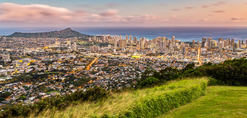 Fototapeta premium Honolulu from the Tentalus Drive, Oahu, Hawaii