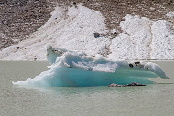 Detailaufnahme am Gletschersee des  Rettenbachferner