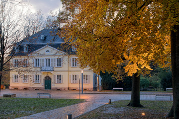 Bad Nenndorf Kurpark Landgrafenhaus Herbst beleuchtet