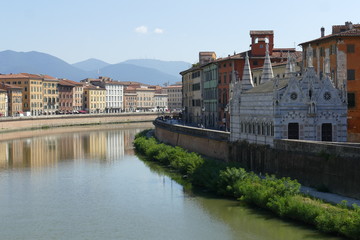 Pisa - Lungarno e Chiesa di Santa Maria della Spina